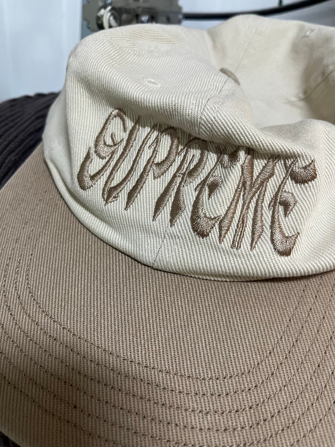 슈프림 투톤 6패널 상품이미지1