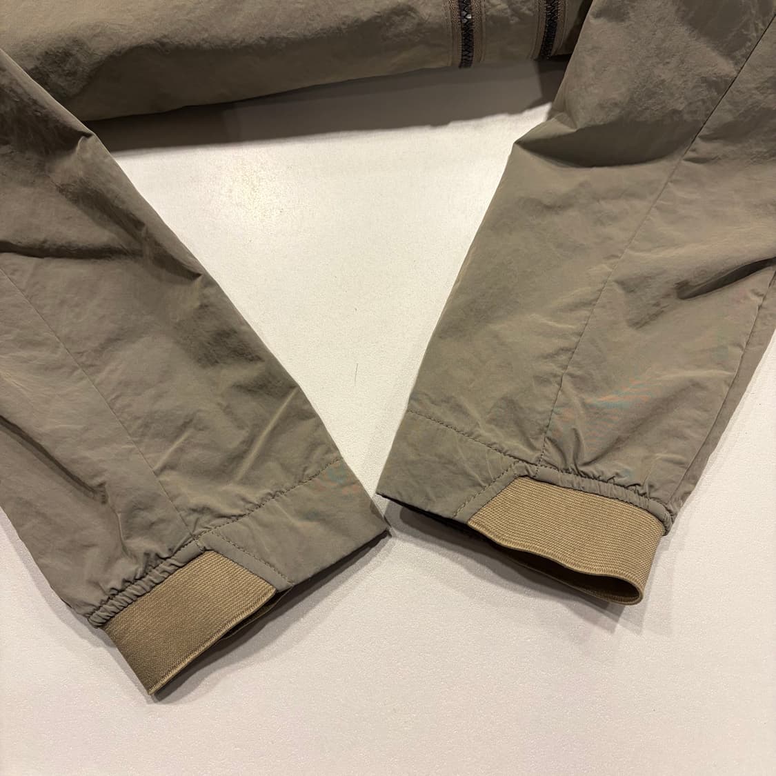 [95] 내셔널지오그래픽 봄버 나일론 바람막이 자켓 카키색 C42 상품이미지6