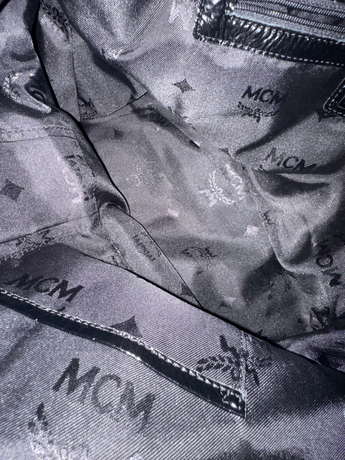 MCM 유광레더 숄더백 크로스백 블랙 상품이미지7