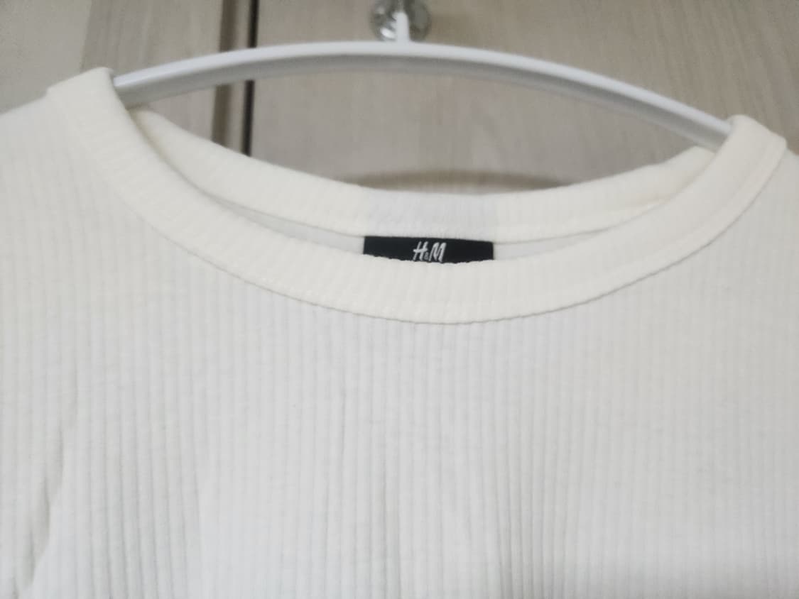 H&M 모달 골지 블랙&화이트 티셔츠 상품이미지2