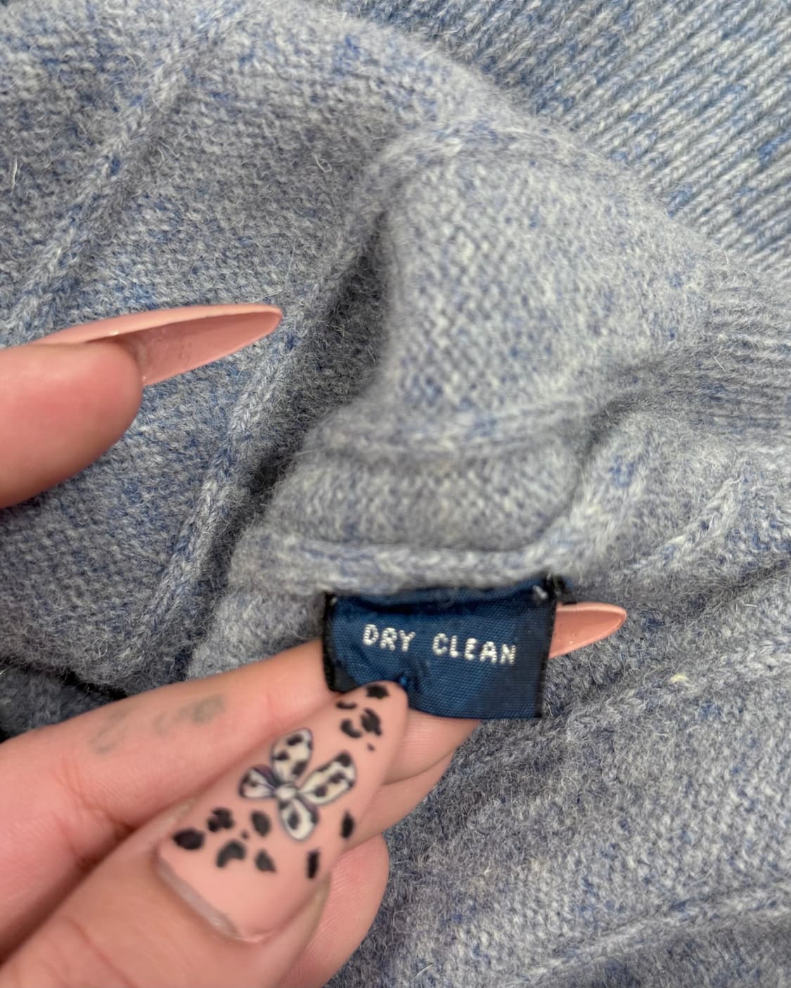 폴로 브이넥 블루 니트 상품이미지4