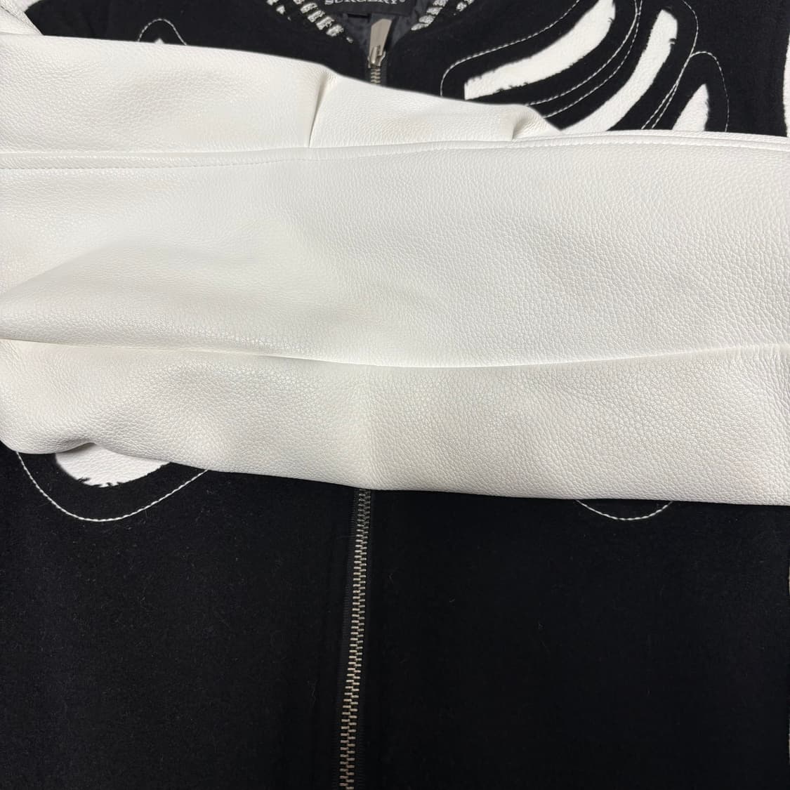 써저리 본 바시티 자켓 상품이미지4