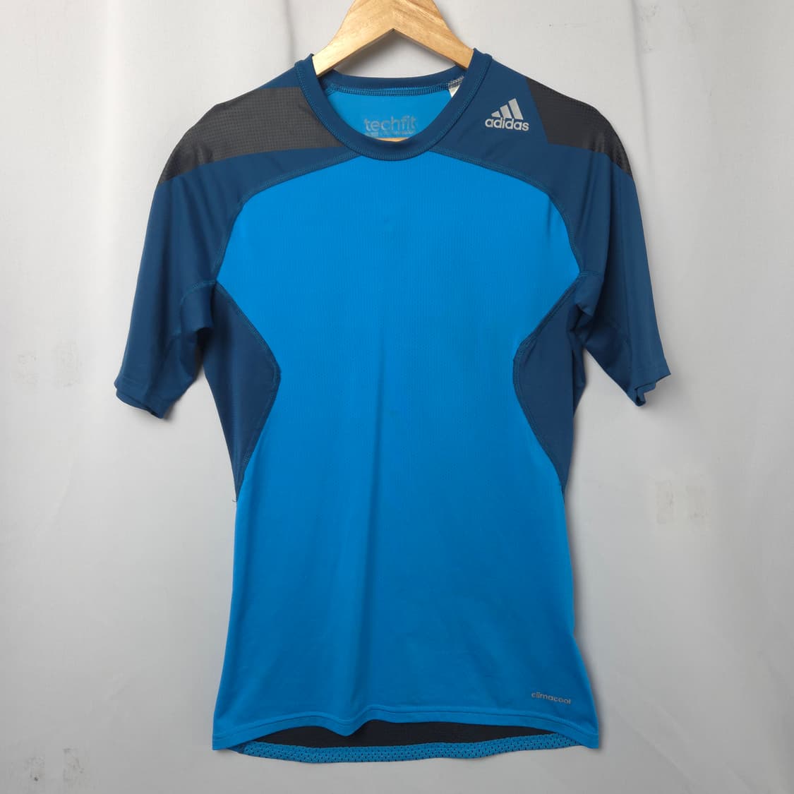 남 L-XL 아디다스 스포츠 테크핏 컴프레션 반팔티셔츠 상품이미지1