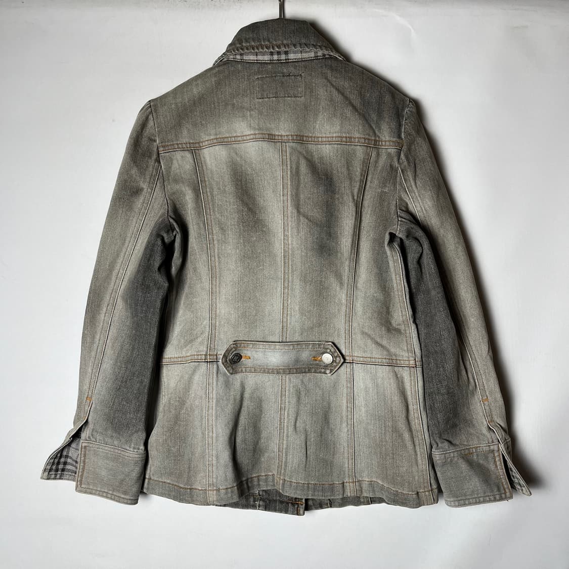 [Burberry] 버버리 블루라벨 워싱 미디 데님자켓 상품이미지2