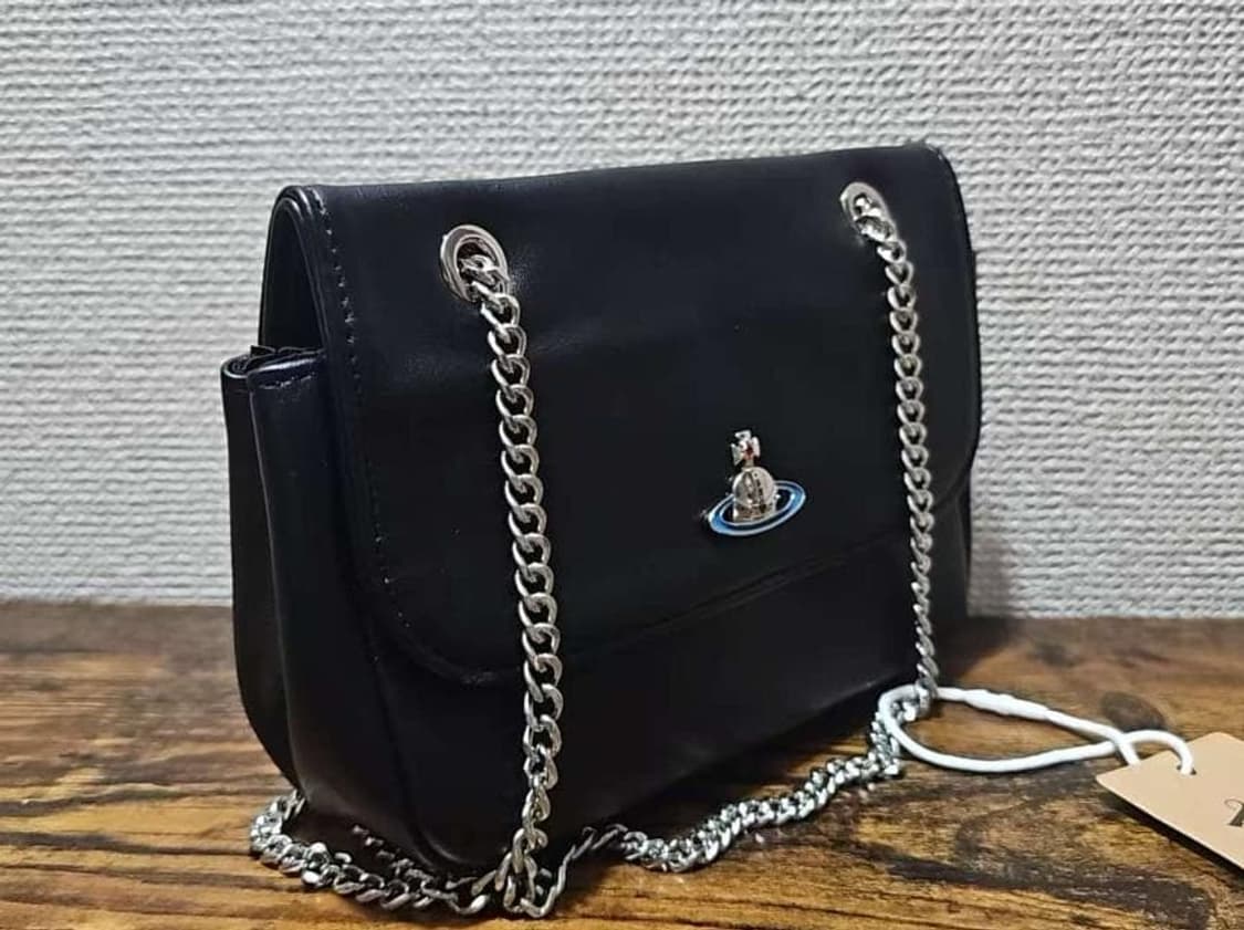 비비안 웨스트우드  나파 레더 펄스 스몰 체인백 블랙 상품이미지2