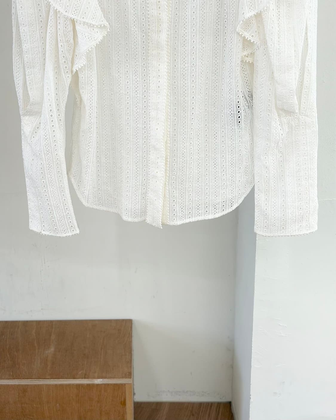 이자벨마랑 화이트 겟일리아 러플 라운드넥 블라우스  상품이미지5