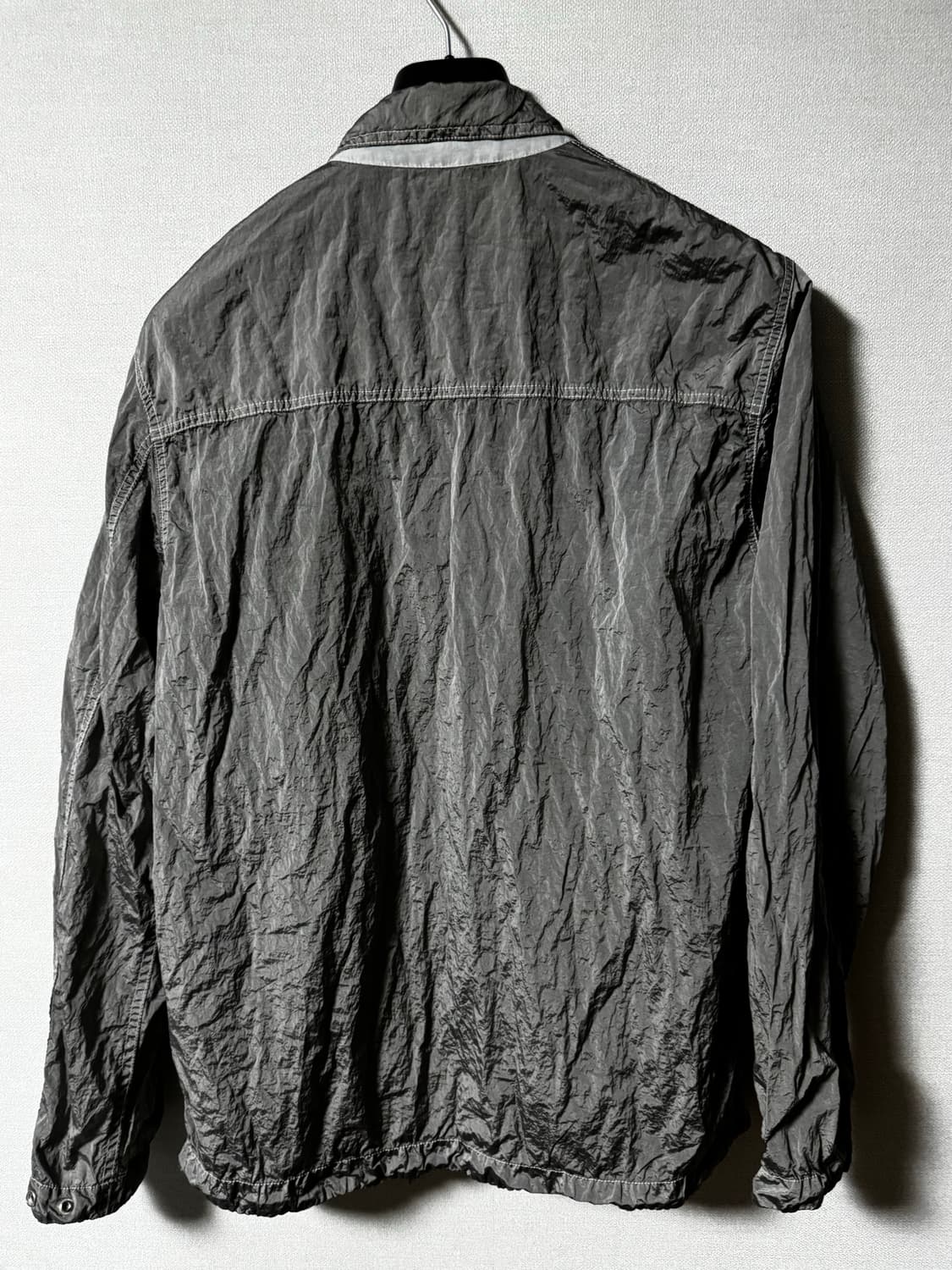 스톤아일랜드 나일론메탈 오버셔츠 25ss 펄그레이 XL 상품이미지3