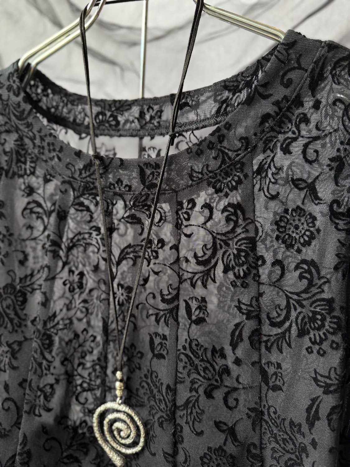 Velvet Floral Embroidered T-shirt 0144 상품이미지2