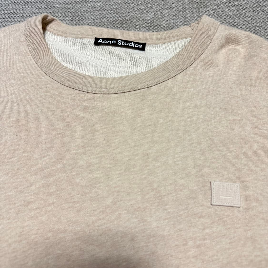 아크네 스튜디오 베이지 맨투맨 상품이미지2