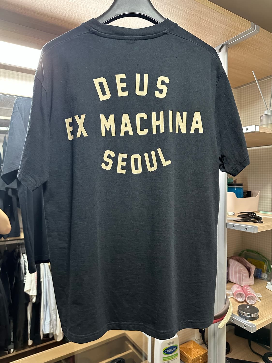 XL 데우스 엑스마키나 서울컬리지 반팔티셔츠 블랙 상품이미지3
