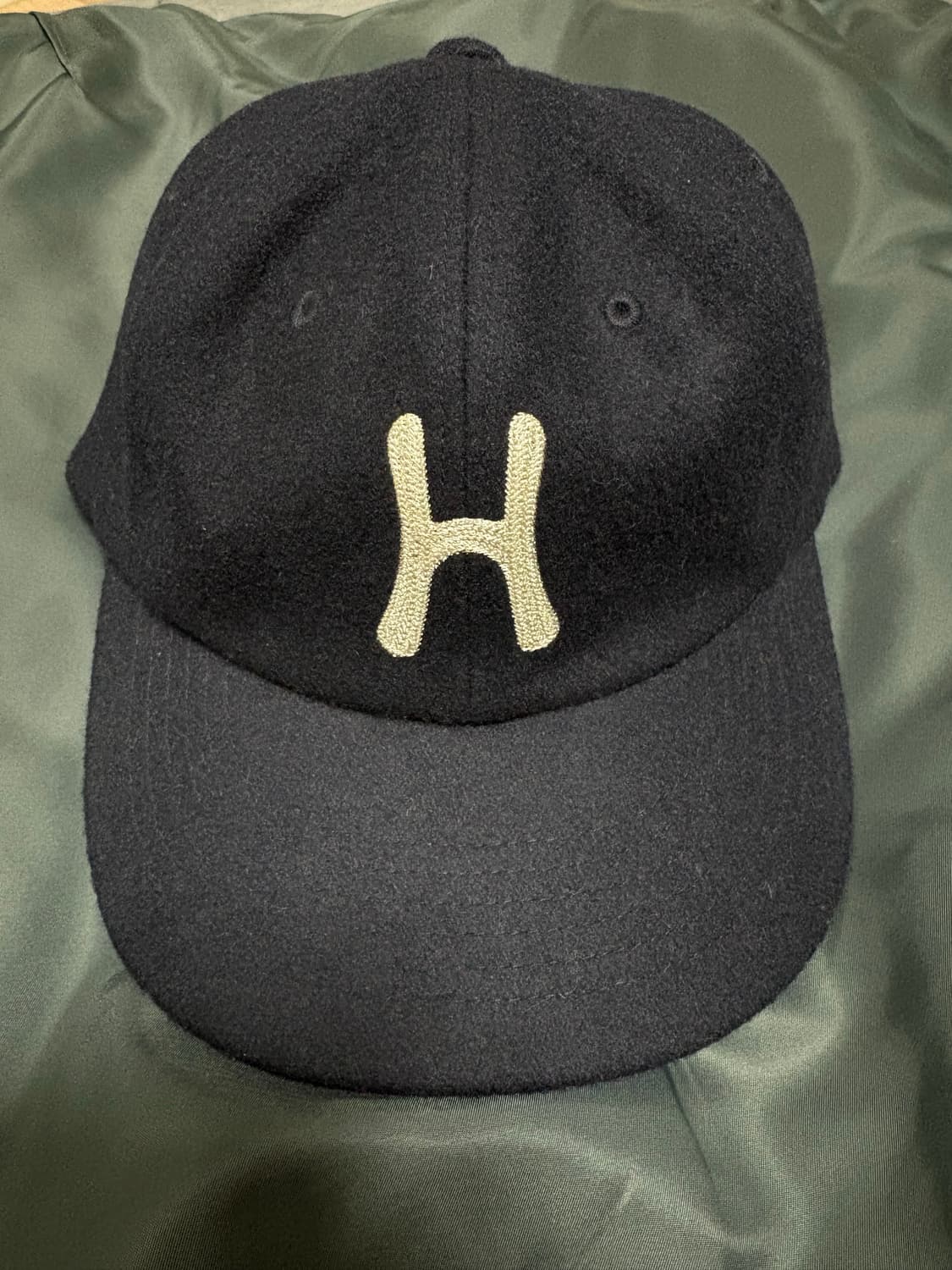 헬로선라이즈 H 로고 울 볼캡 (다크 네이비) 상품이미지1