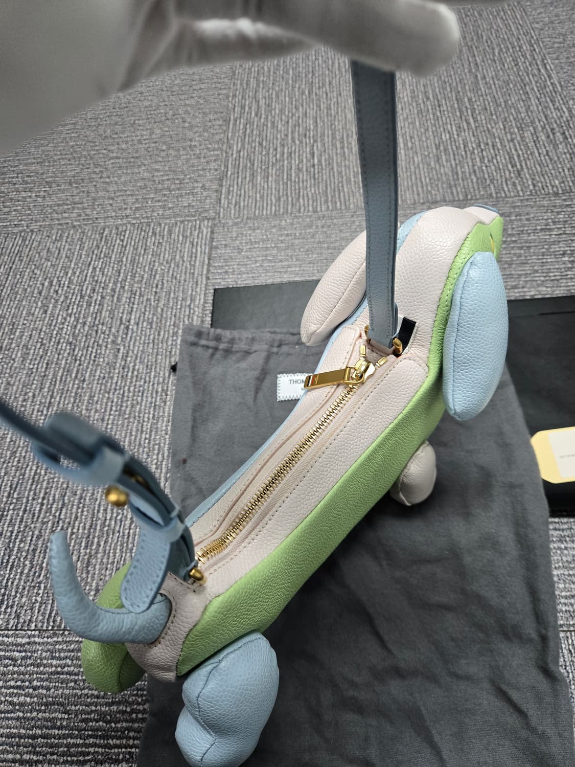 [특가][정품] 톰브라운 투톤 헥터백 상품이미지7