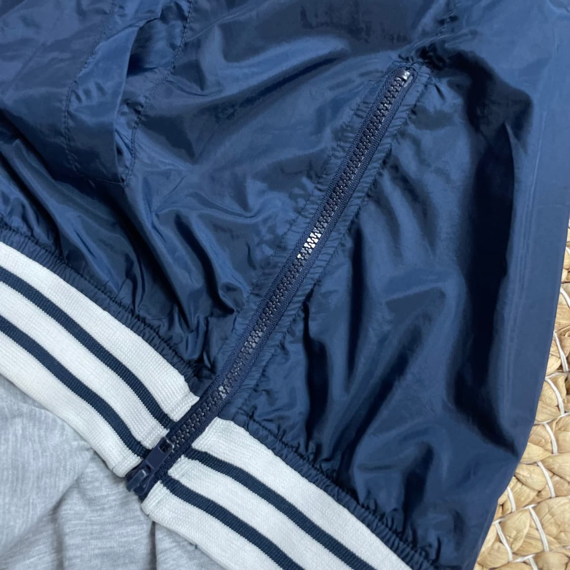 00s Stitches NY 양키즈 빅로고 나일론 웜업 상품이미지5