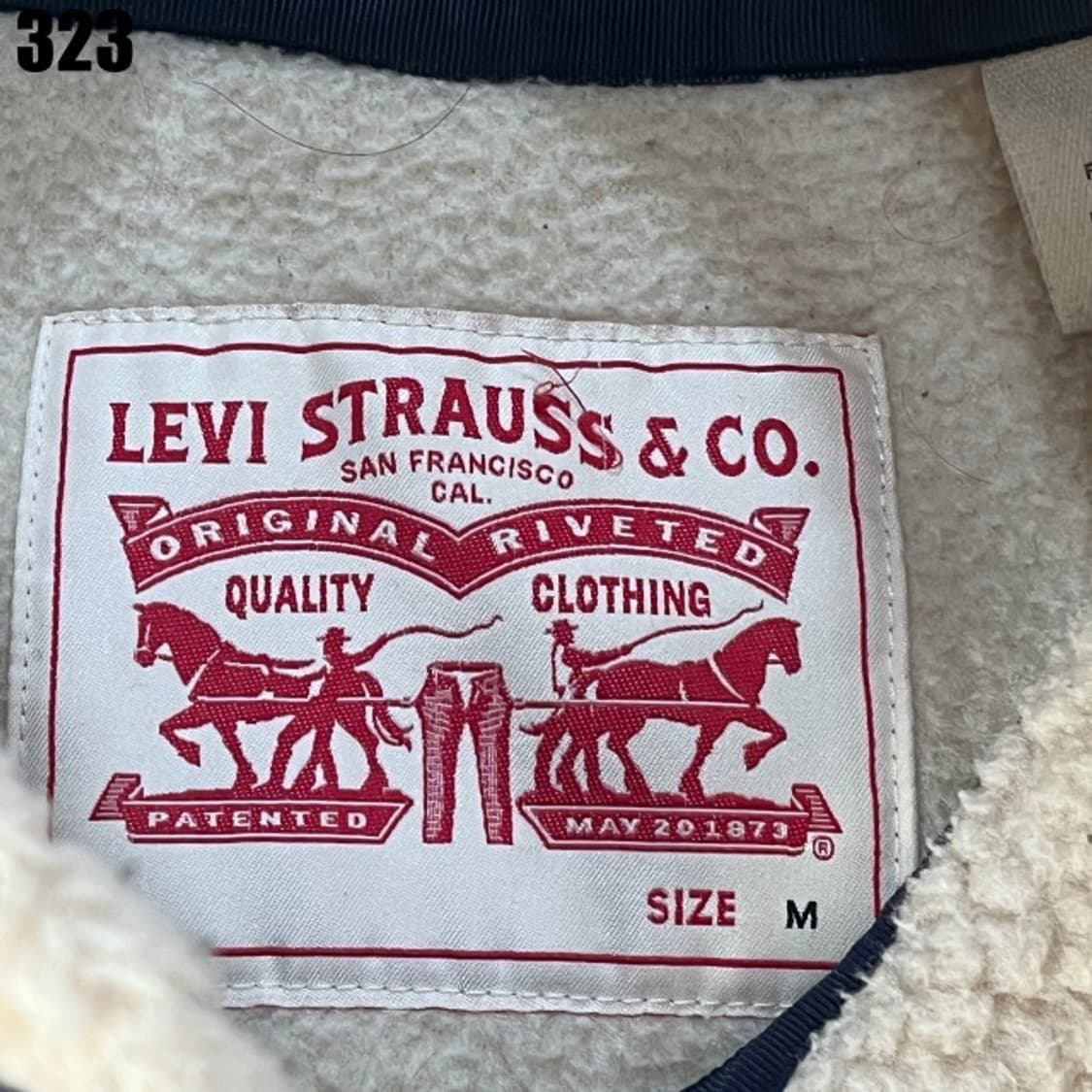 리바이스 아이보리 후리스 조끼  상품이미지2