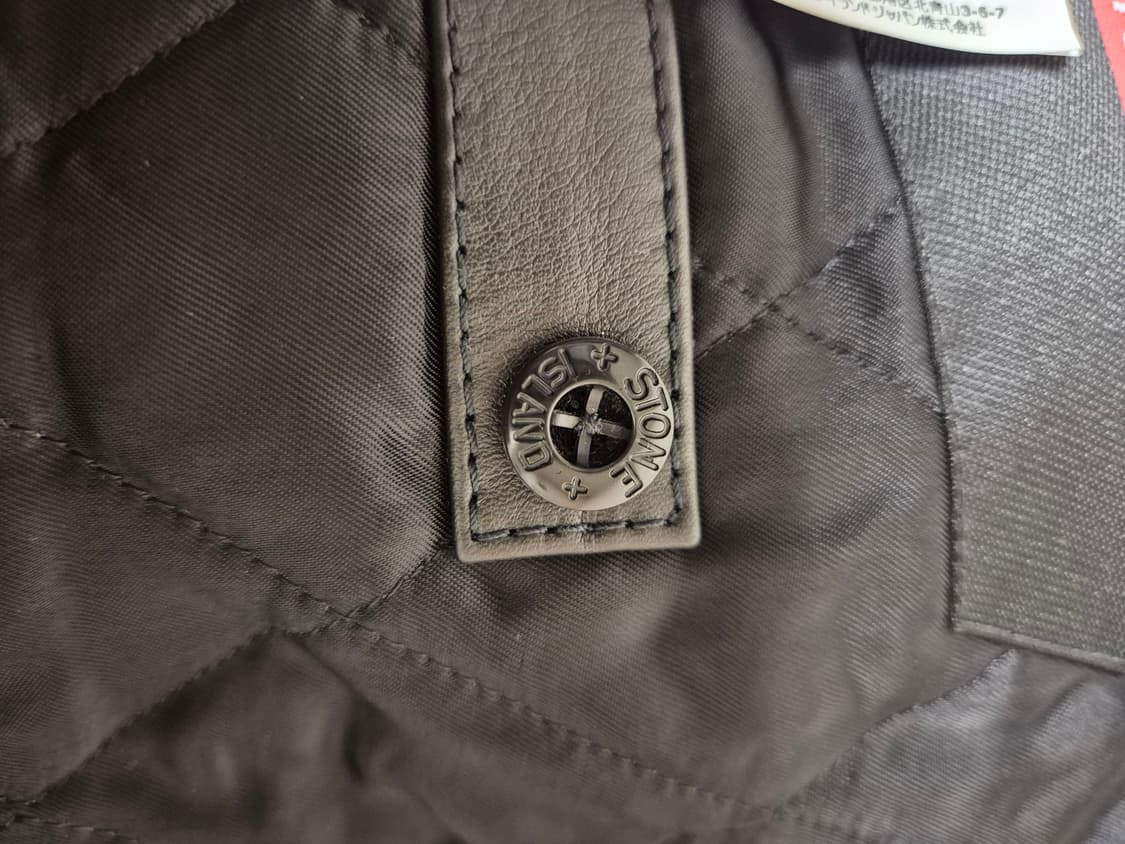 슈프림 스톤아일랜드 레더 봄버 블랙 상품이미지8