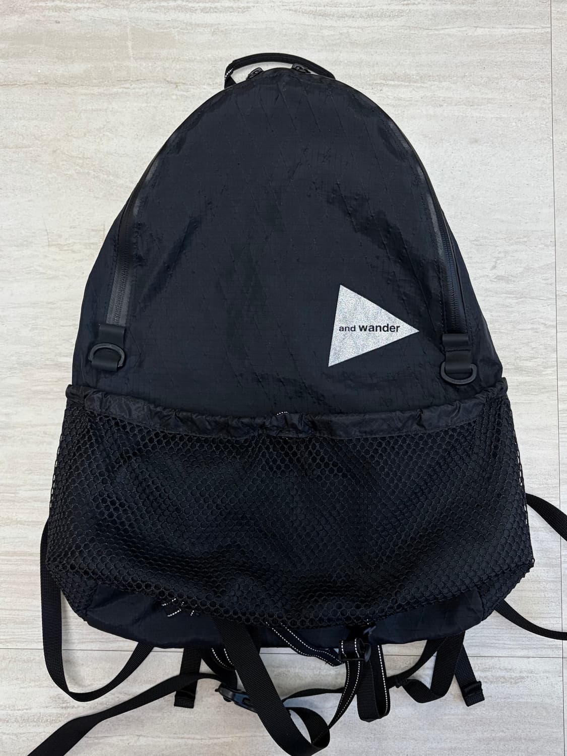 앤드원더 20L 데이팩 블랙 판매합니다. 상품이미지1