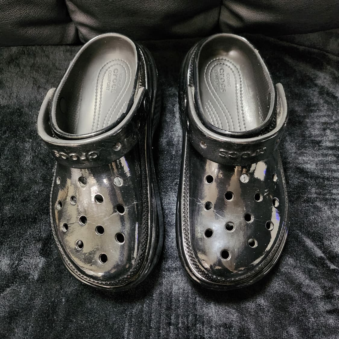 크록스 블랙 유광 스톰프 하이 샤인 클로그 - M6W8 (250) 상품이미지4