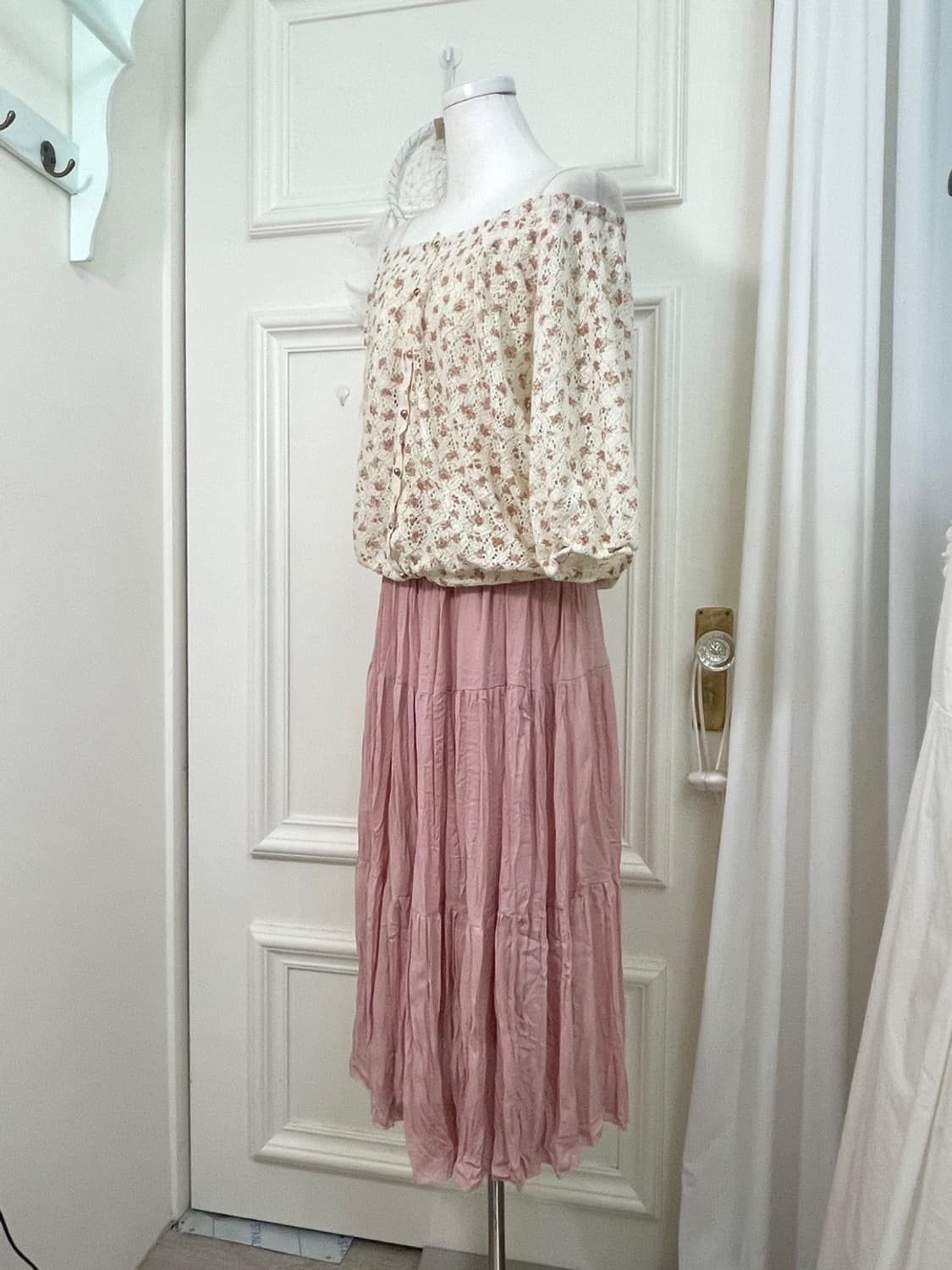 ivory flower lace off-shoulder crochet t 상품이미지3