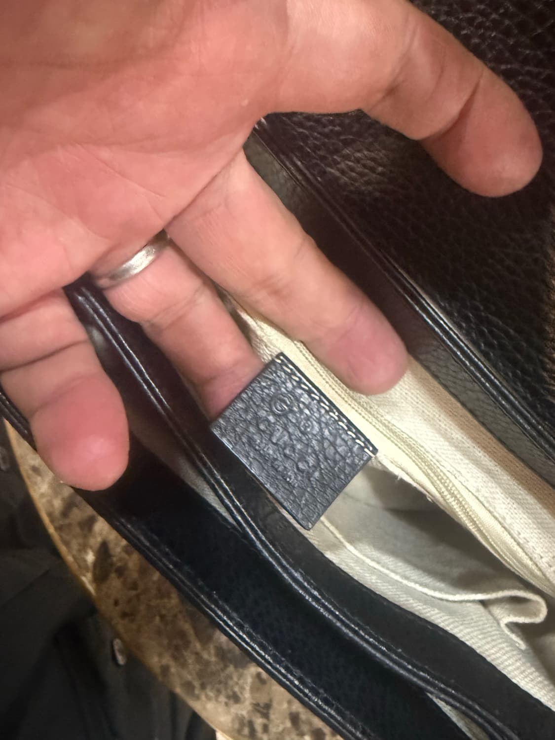 정품 구찌 인터로킹 체인 크로스백 팝니다 상품이미지8