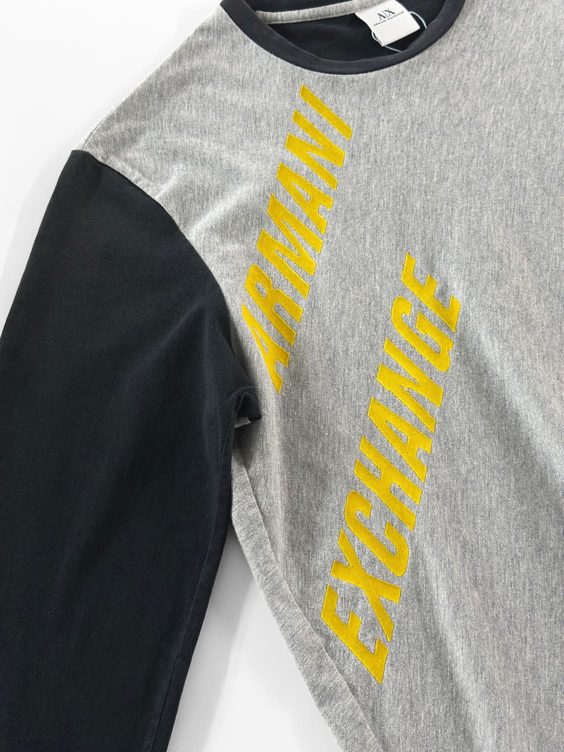 아르마니 익스체인지 컬러 블록 벨벳 로고 롱 슬리브 티 상품이미지8
