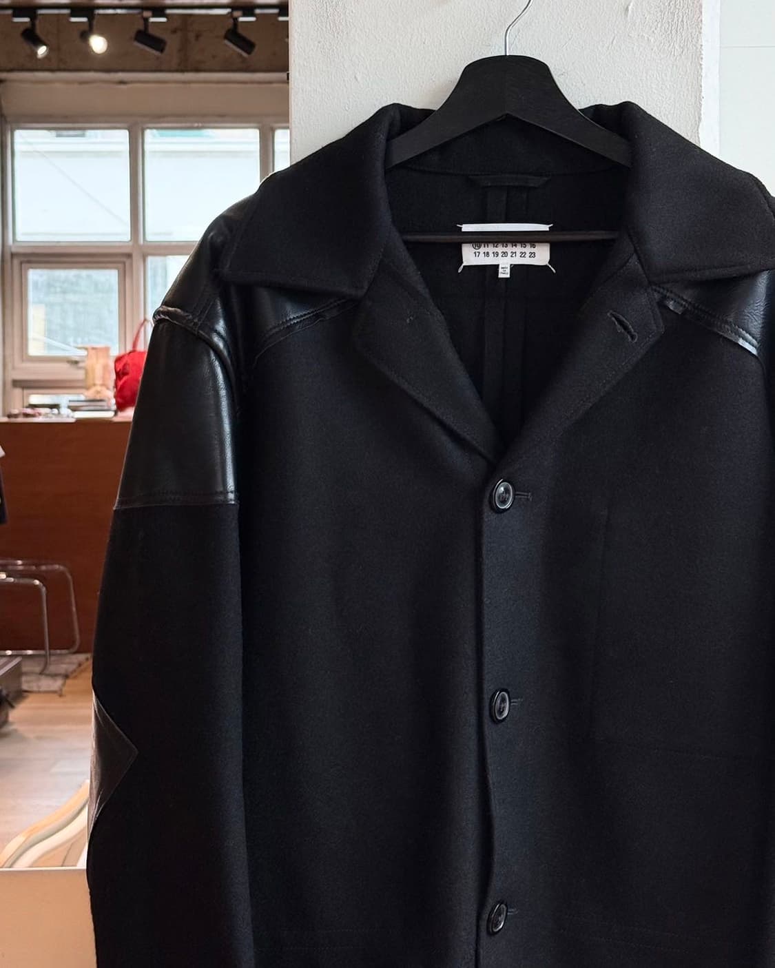 메종 마르지엘라 2021fw 블랙 울 레더 패치워크 자켓 상품이미지3