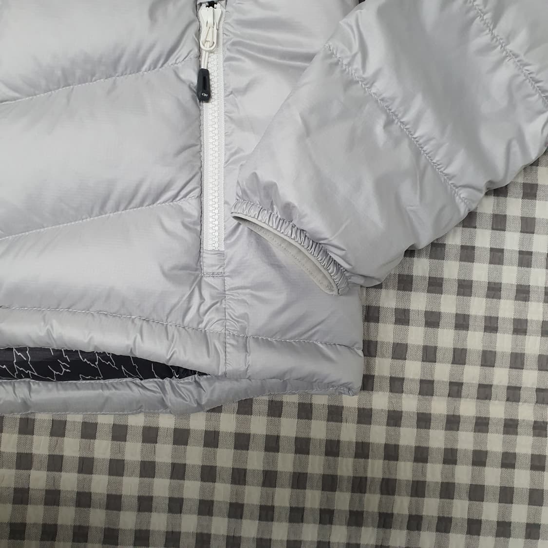 아웃도어 리서치 거위털 경량패딩 공용95 상품이미지4