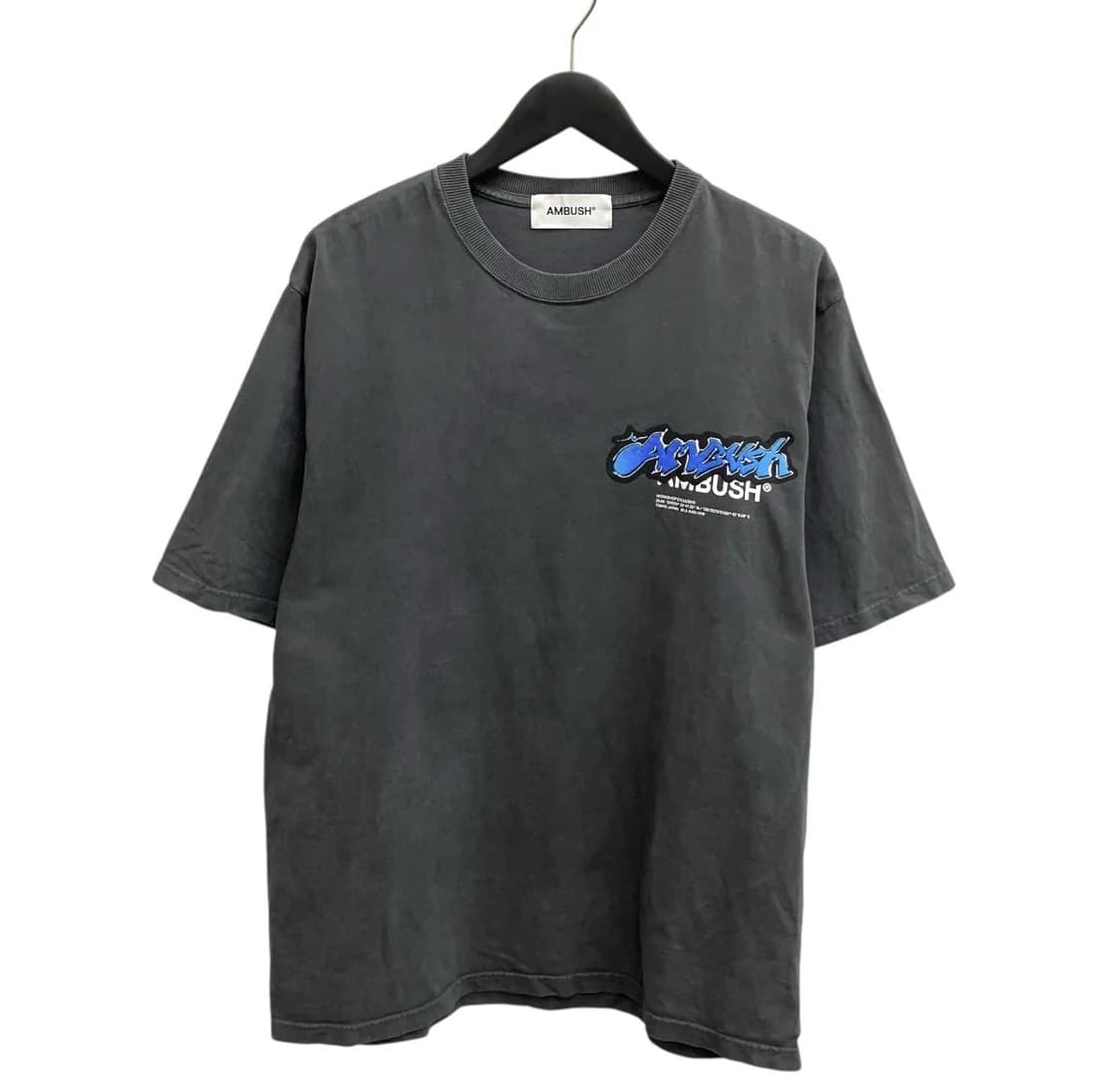 AMBUSH  OVER DYE STRICKERS LOGO  T-SHIRT 상품이미지1