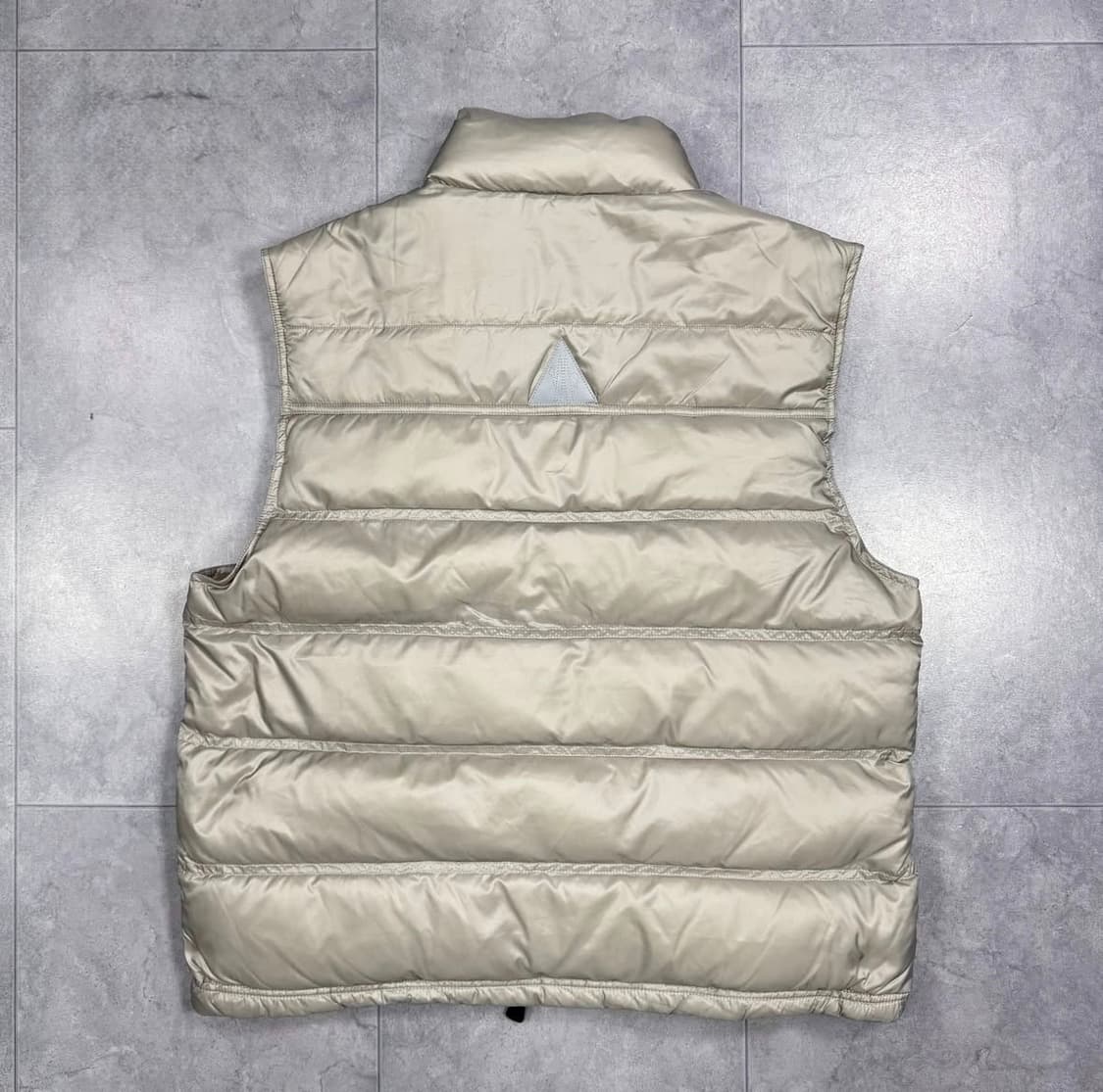 몽클레르 조끼 패딩 화이트 상품이미지2