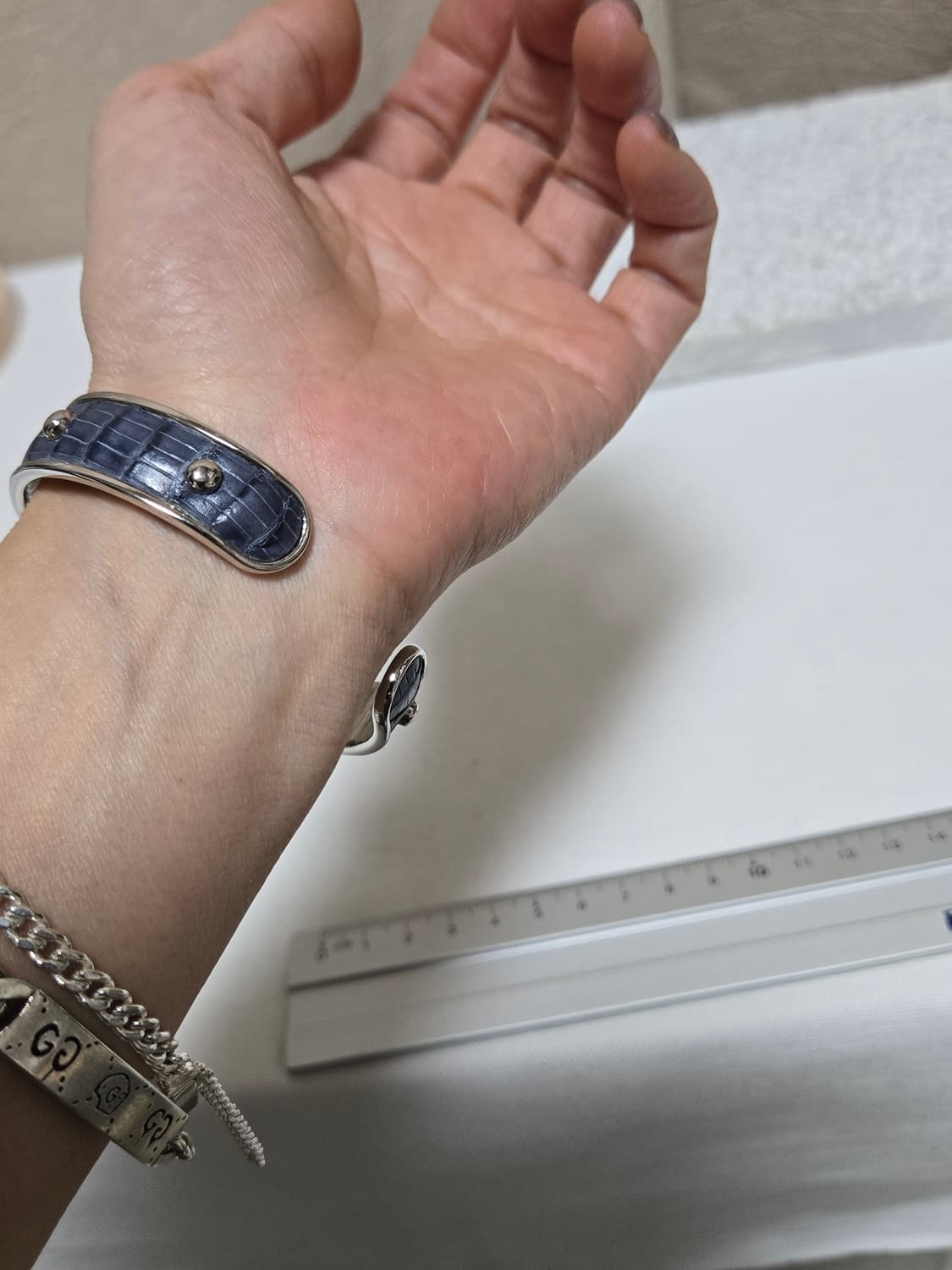 토즈 TOD'S 이탈리아 가죽 뱅글 팔찌 네이비 악어패턴 상품이미지8