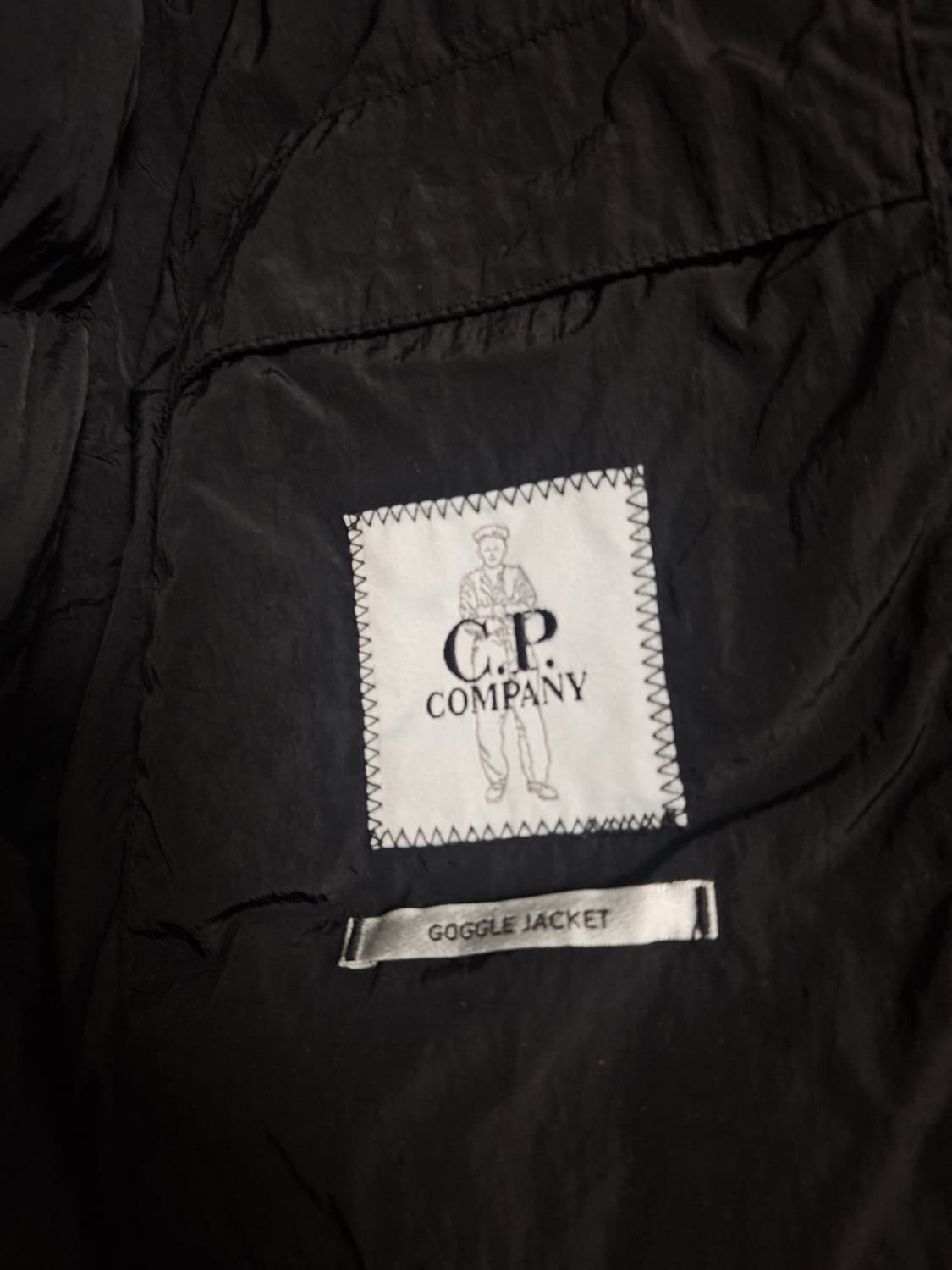 (XXL) cp컴퍼니 24fw 크롬-r 고글 다운 자켓 블랙 상품이미지6