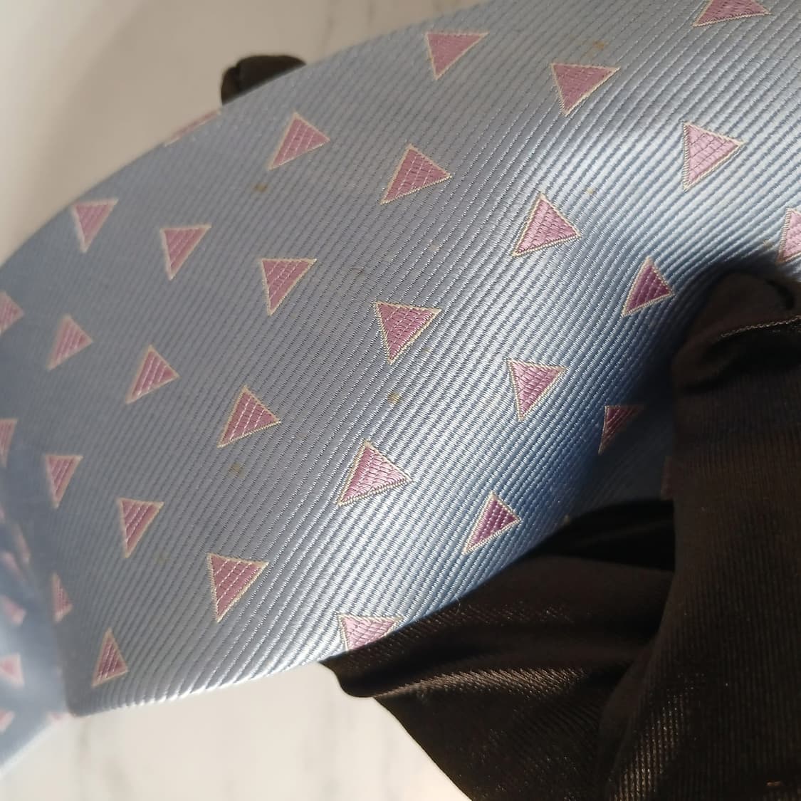 던힐 실크 스카이블루 삼각 패턴 넥타이 9cm B등급 E873
 상품이미지8