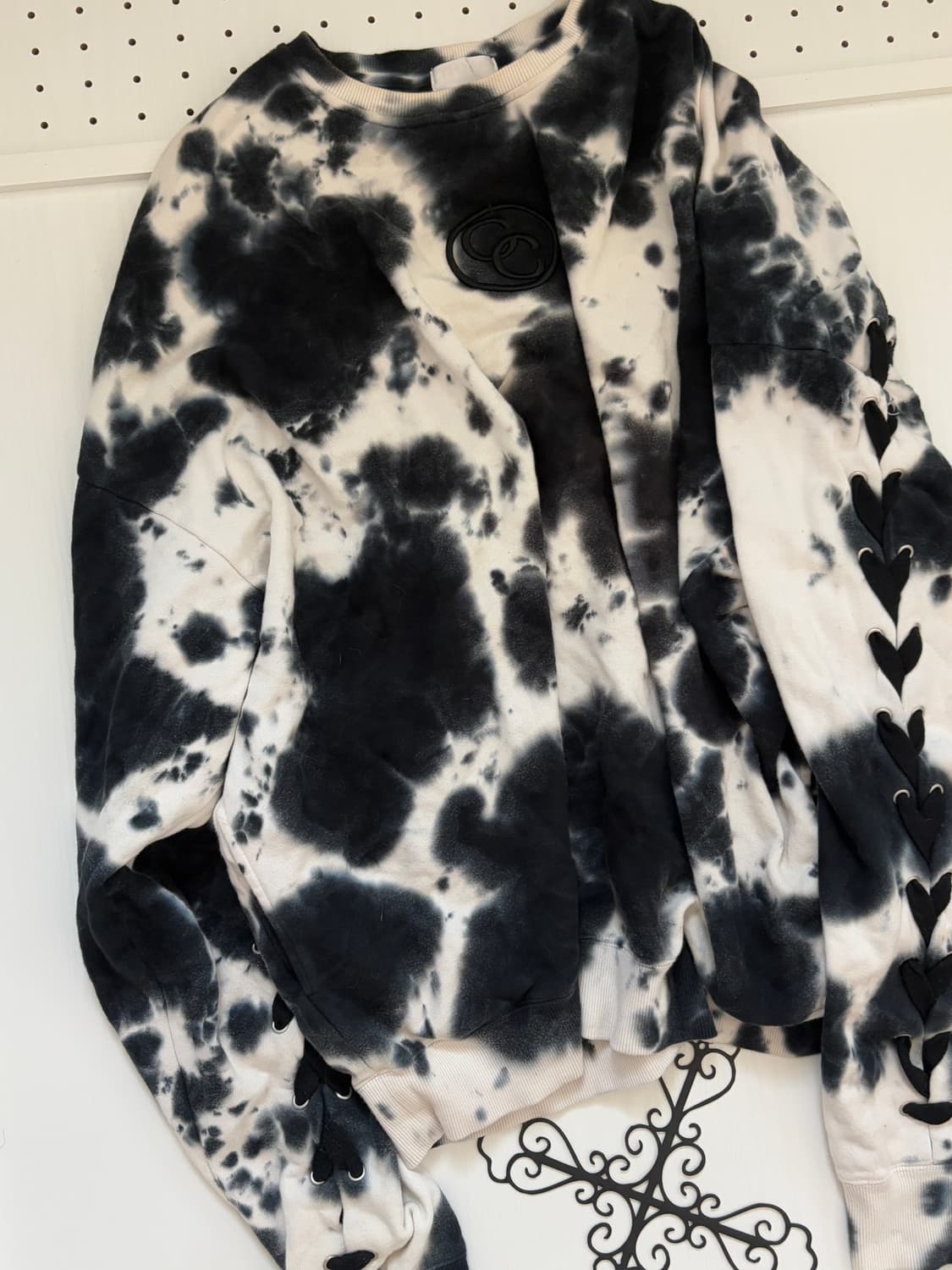 • Navy Tie Dye Back Eyelet sweatshirt 상품이미지7