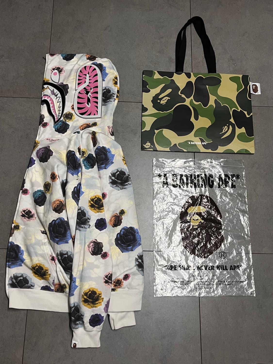 새상품급) 플로럴 카모 백계 후드집업  상품이미지2