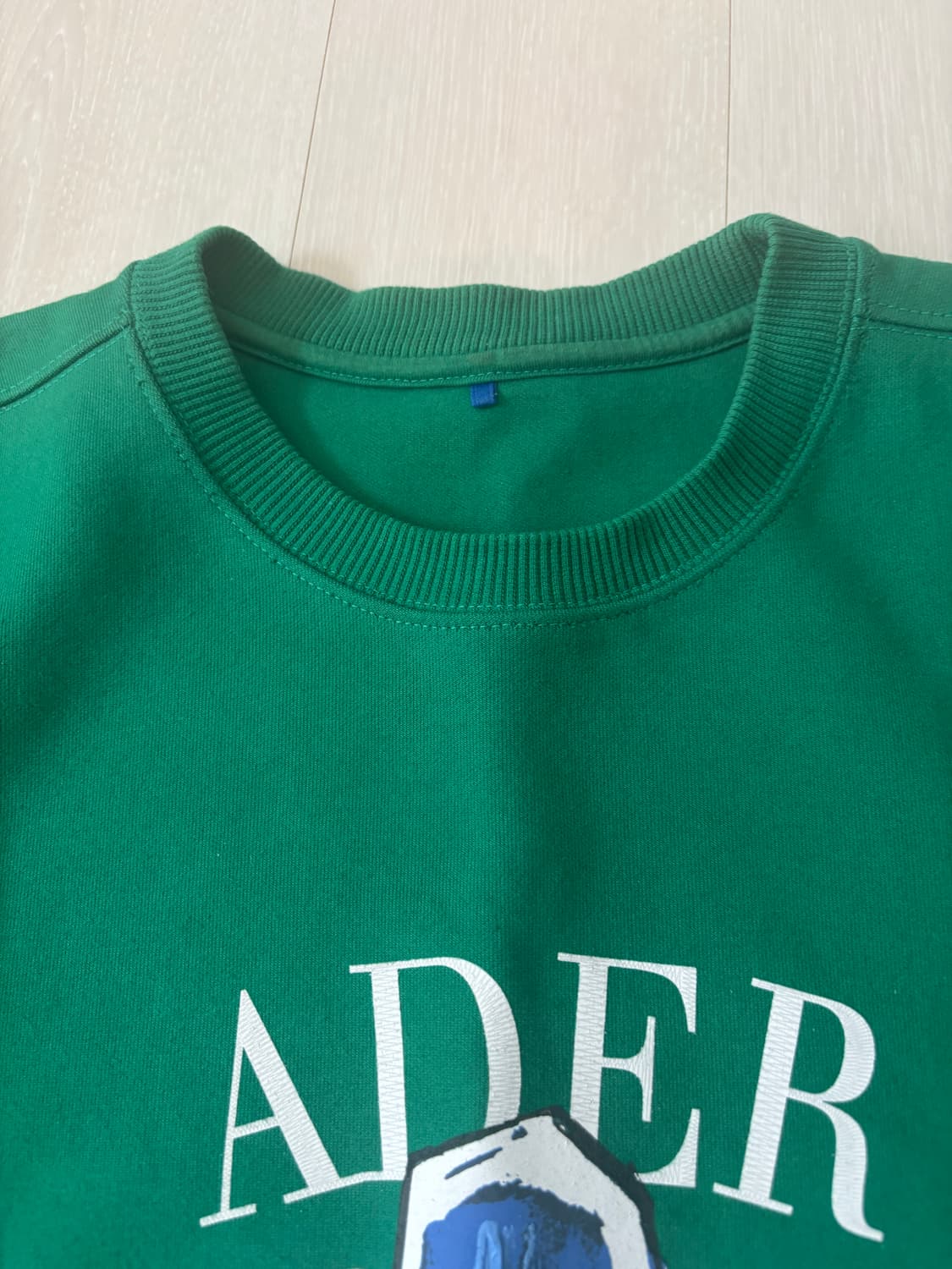 아더에러 포트레이트 트로피 로고 맨투맨 a1 상품이미지2