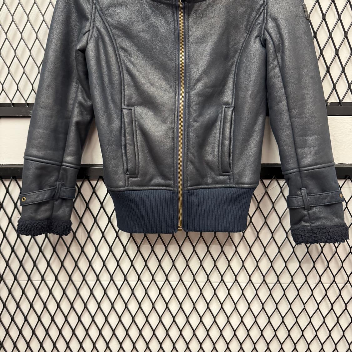 캘빈클라인 진스 레더 무스탕 슬림핏 하이넥 후드 디테일 블랙 상품이미지4