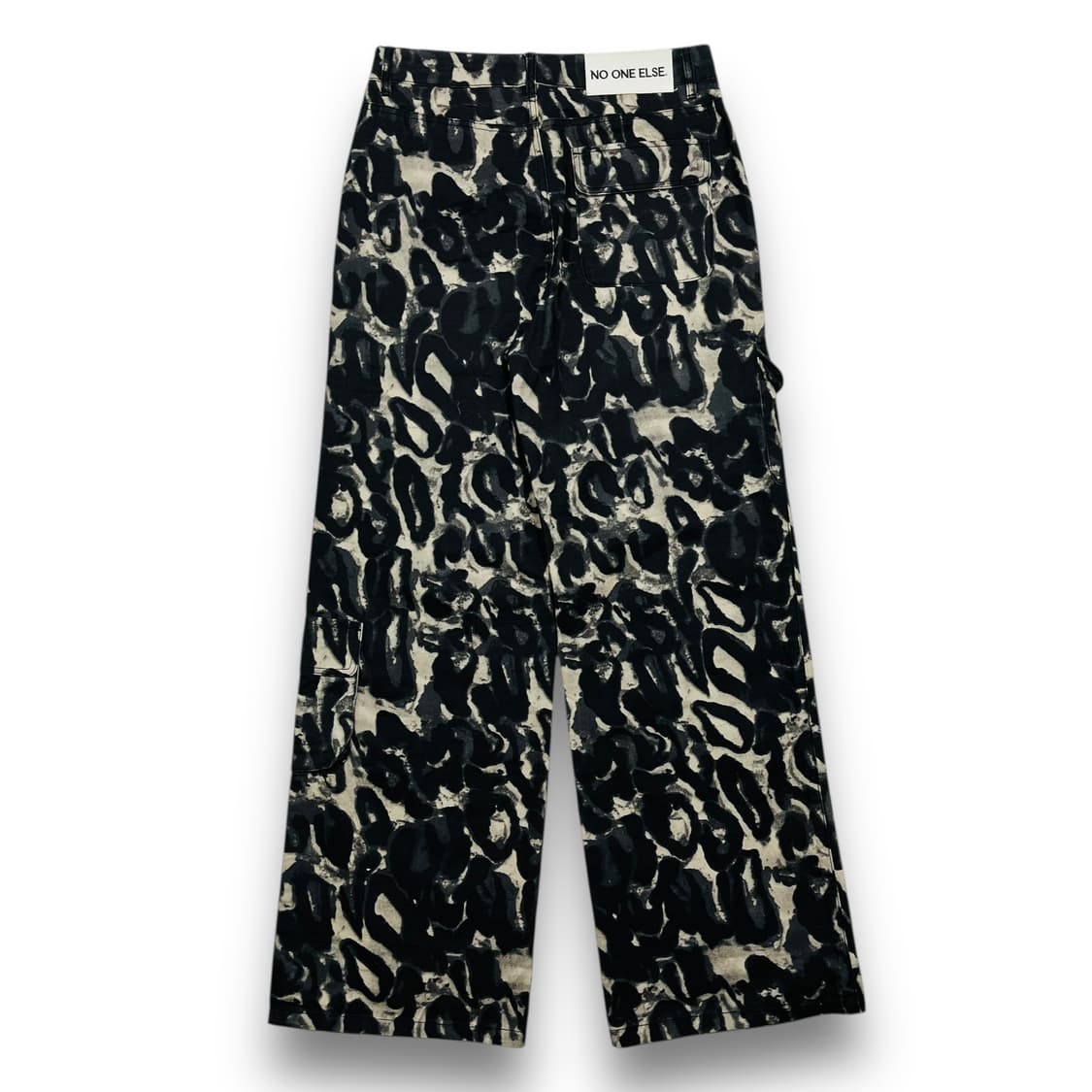 NO ONE ELSE Animal Wide Cargo Pants 상품이미지4