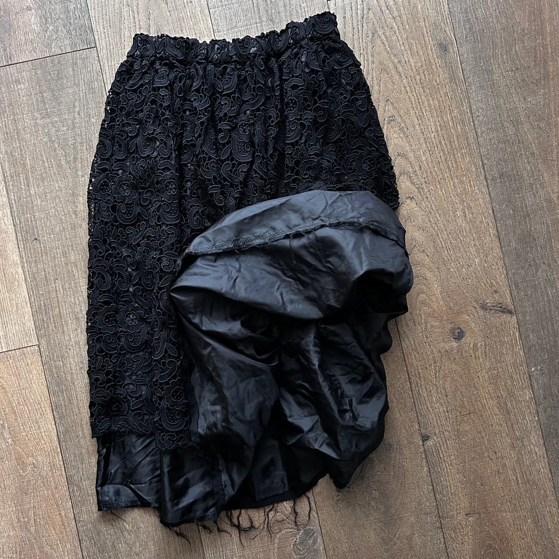Bulky Lace Distressed Skirt 상품이미지4