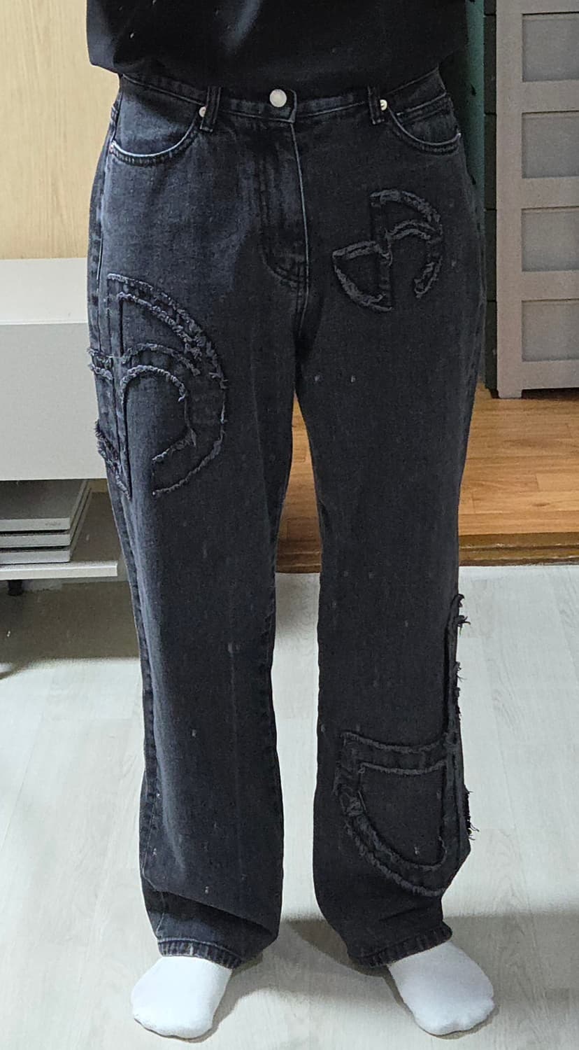 (착샷) 노매뉴얼 심볼 패치드 데님 팬츠 상품이미지7