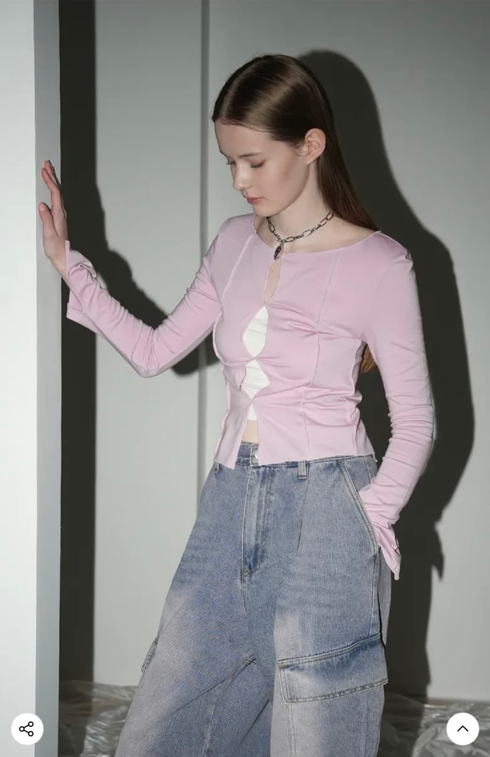 어반드레스 Rose Cut-out Long Sleeve 상품이미지3