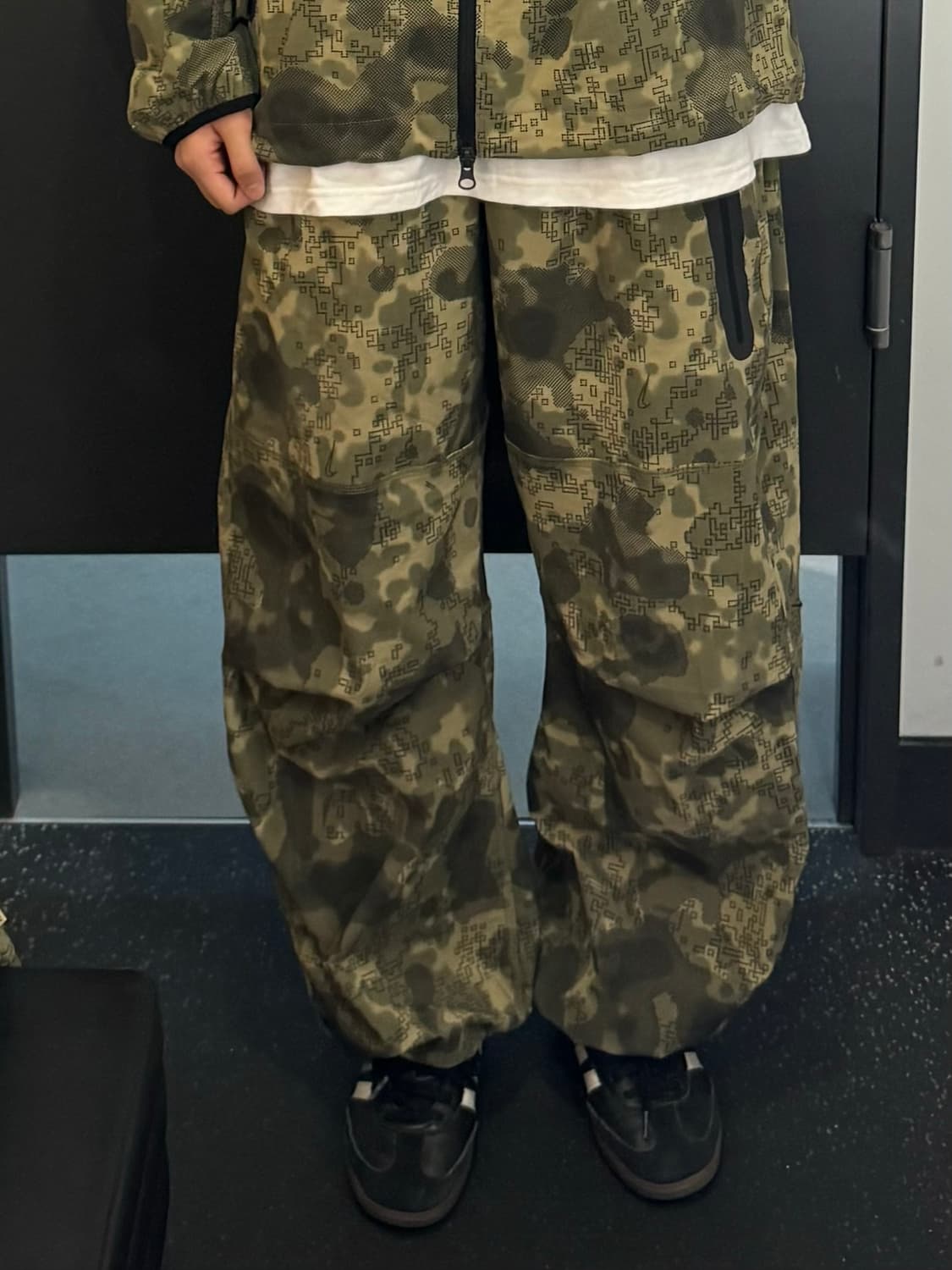 나이키 테크 드라이 핏 우븐 카모 루즈 핏 팬츠 상품이미지1