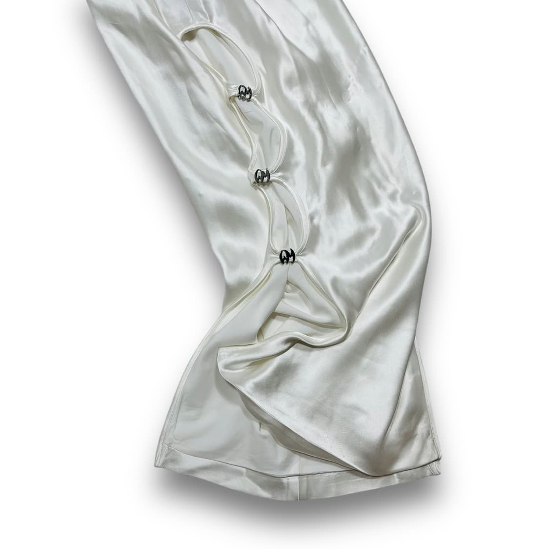 위어드 마켓 엠블럼 사이드 로고 화이트 킨키 원피스 상품이미지4