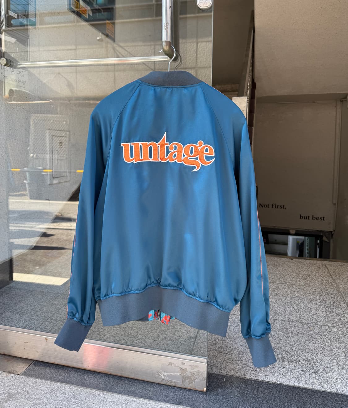 UNTAGE 리버시블 새틴 봄버 자켓 상품이미지1
