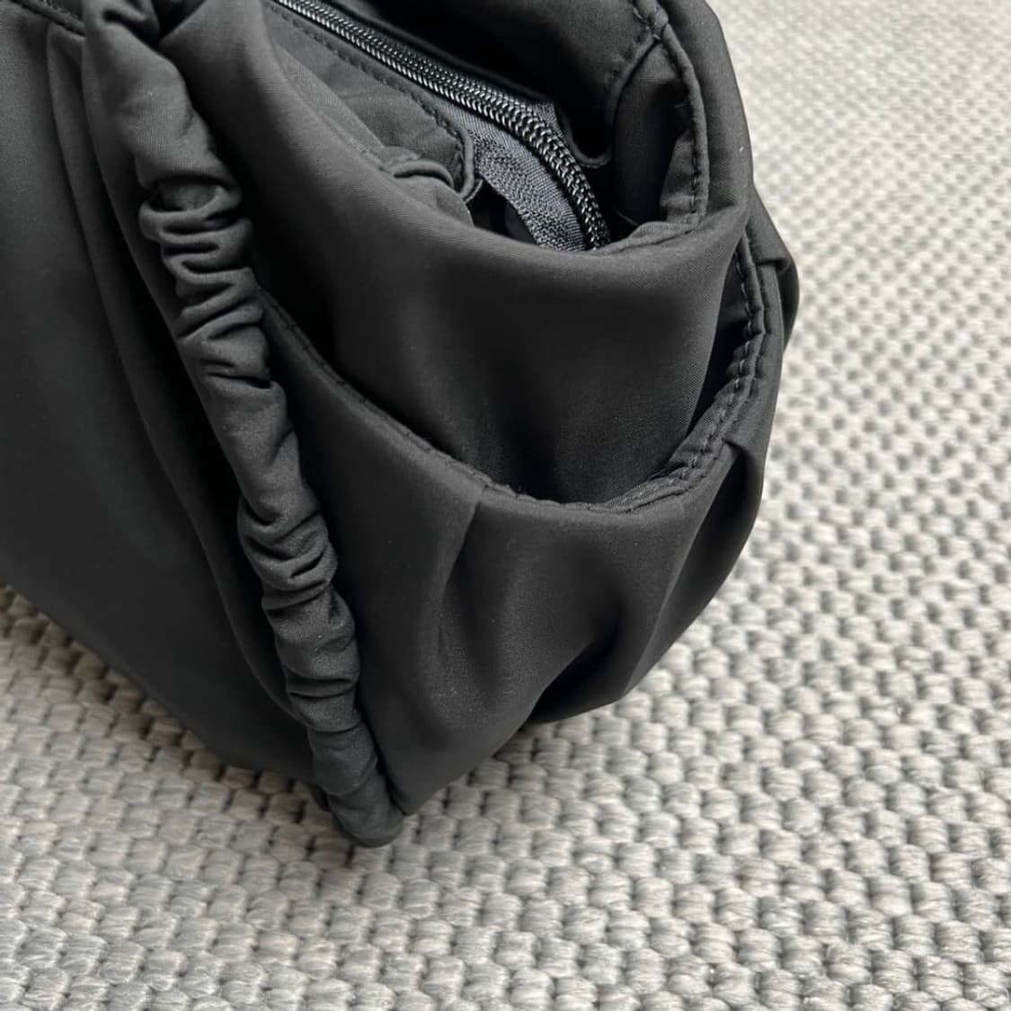 요지야마모토 셔링 토트백 BK 상품이미지4