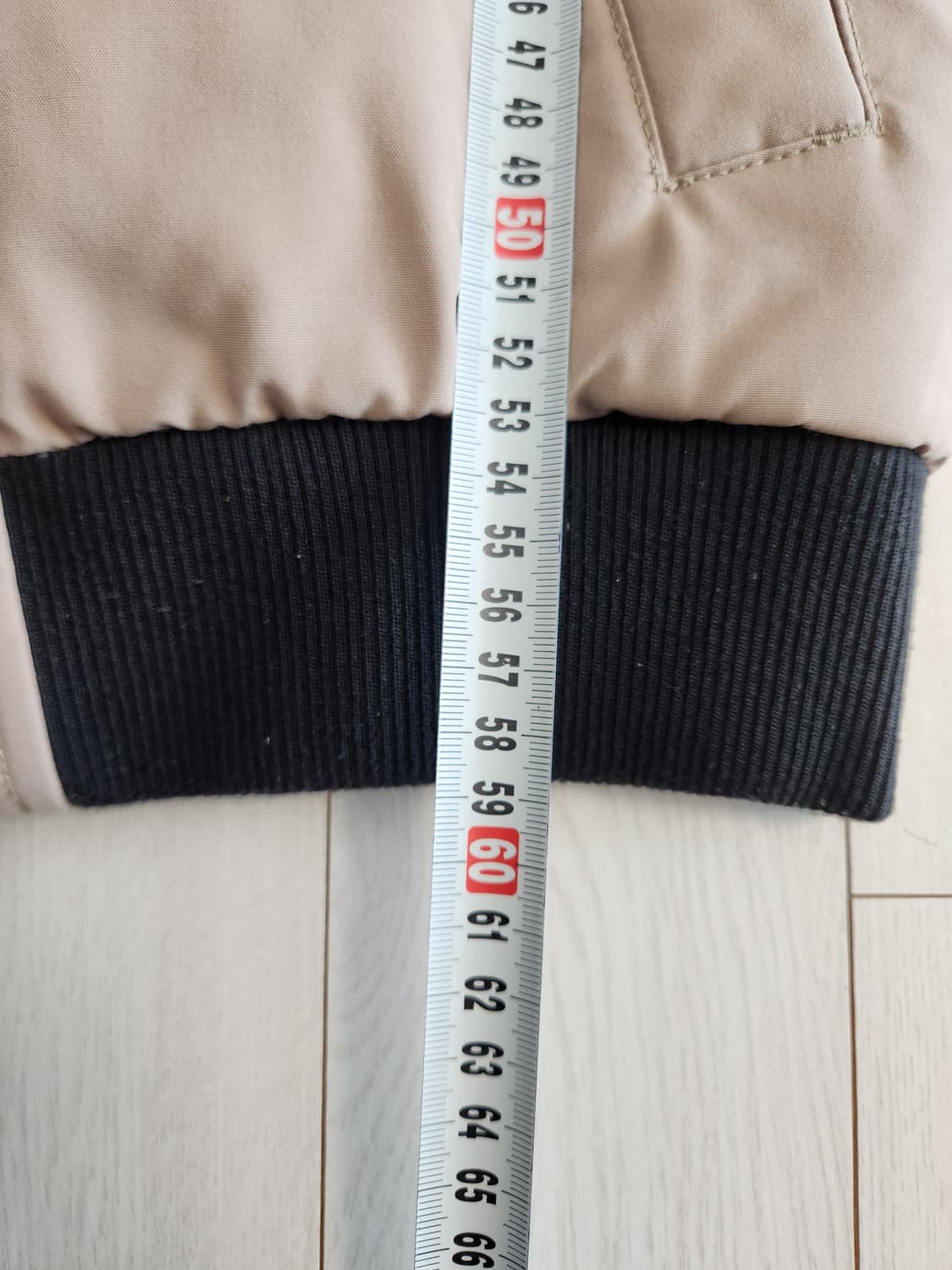 밀레 베이지 여성 덕다운 숏패딩 사이즈 95(M)

사진색감이 이상한데  상품이미지8