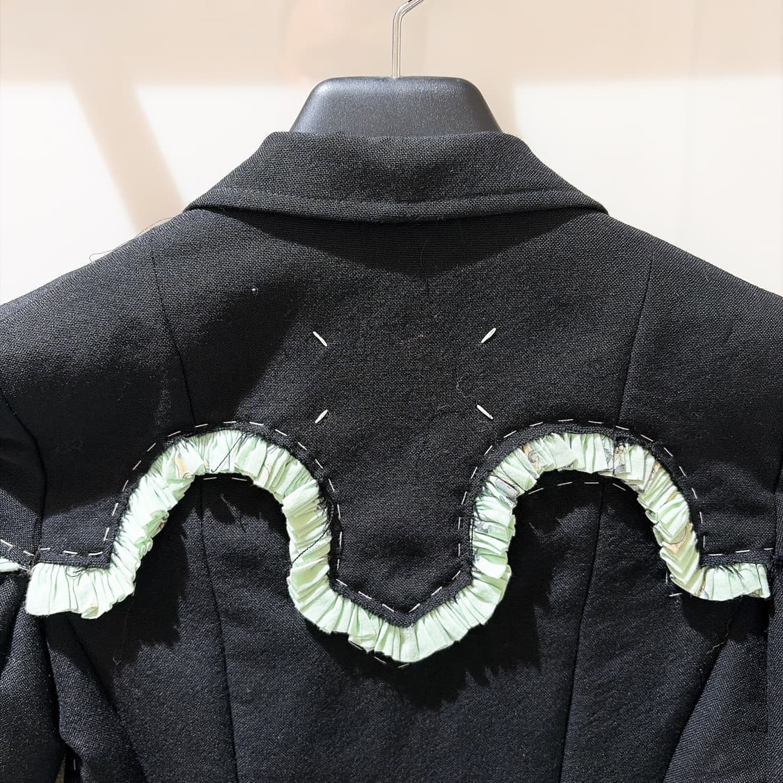 (정품/새상품) 메종 마르지엘라 여성 블랙 패치워크 러플 자켓 상품이미지4