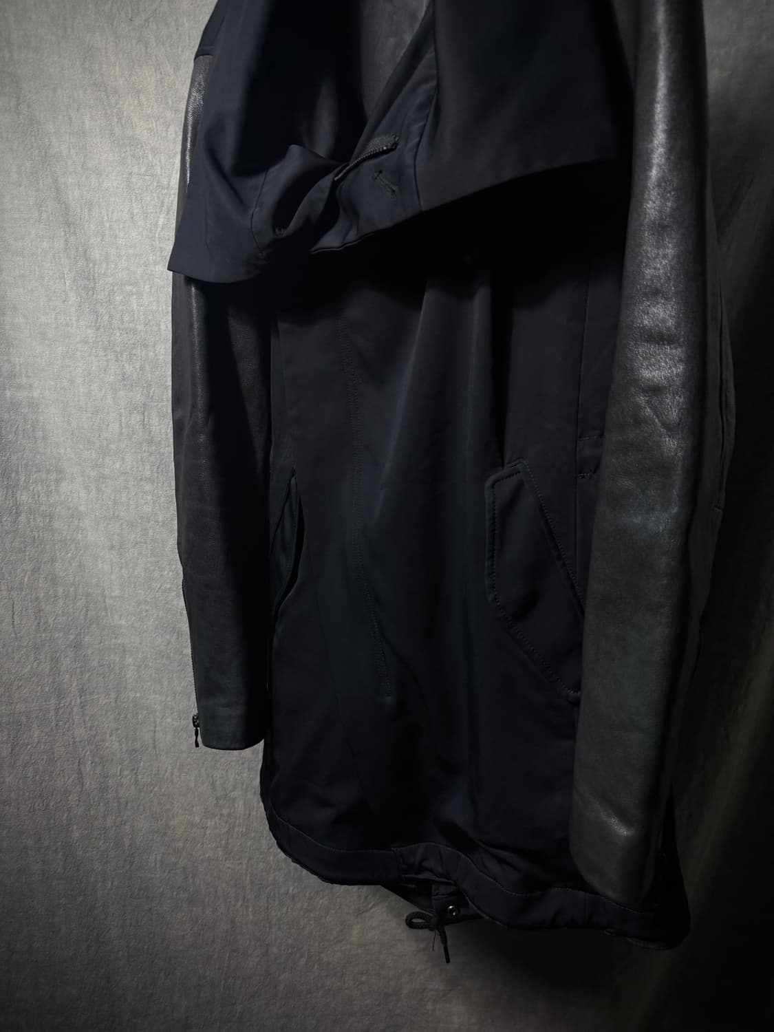 Tornado Mart Asymmetric Arm Leather Coat 상품이미지3