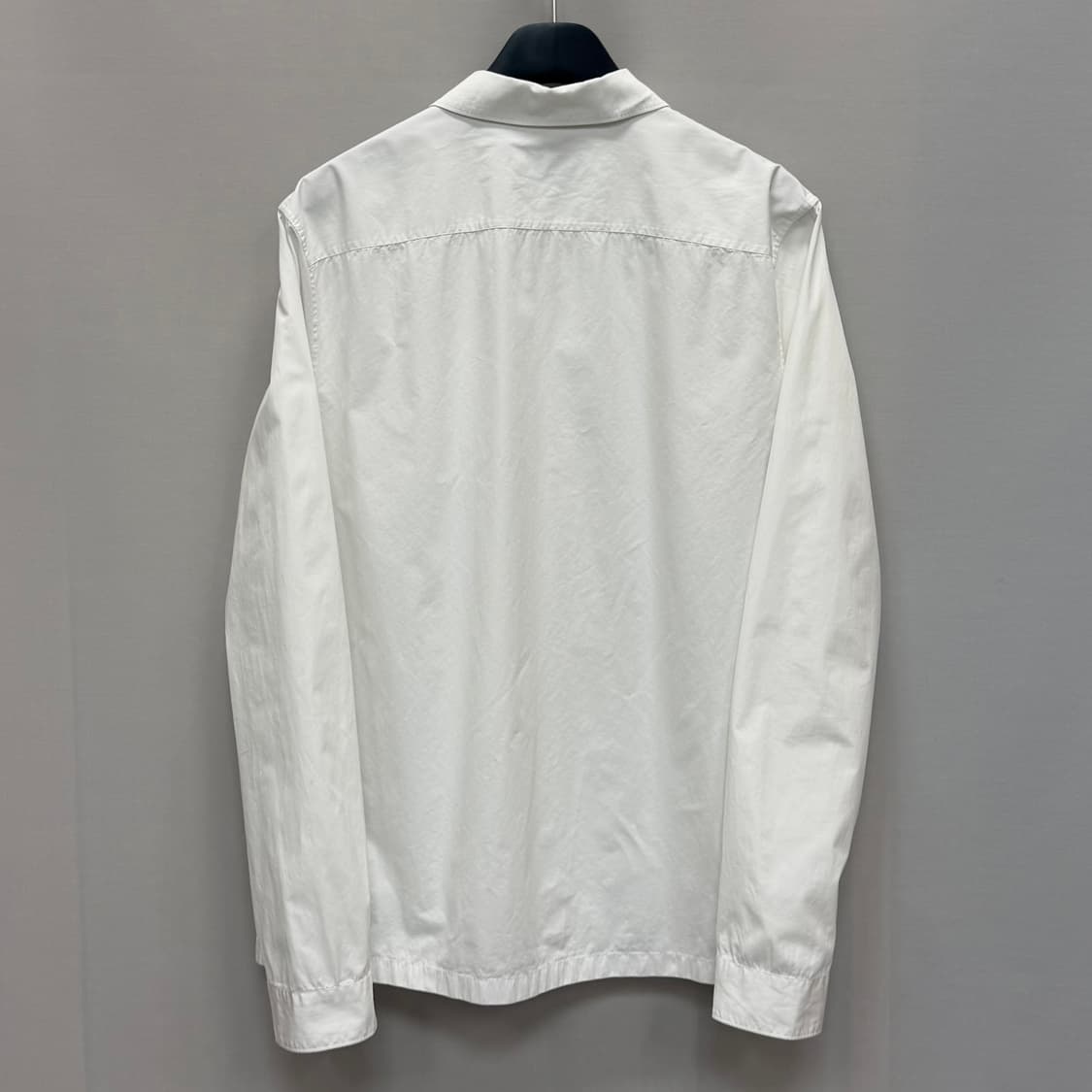 프라다 삼각로고 체스트 포켓 지퍼 셔츠 (105)  상품이미지4