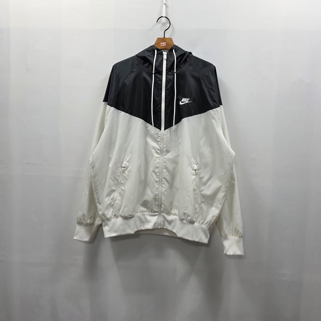 1610 [나이키] 바람막이 블랙/화이트 후드 집업 105 상품이미지1