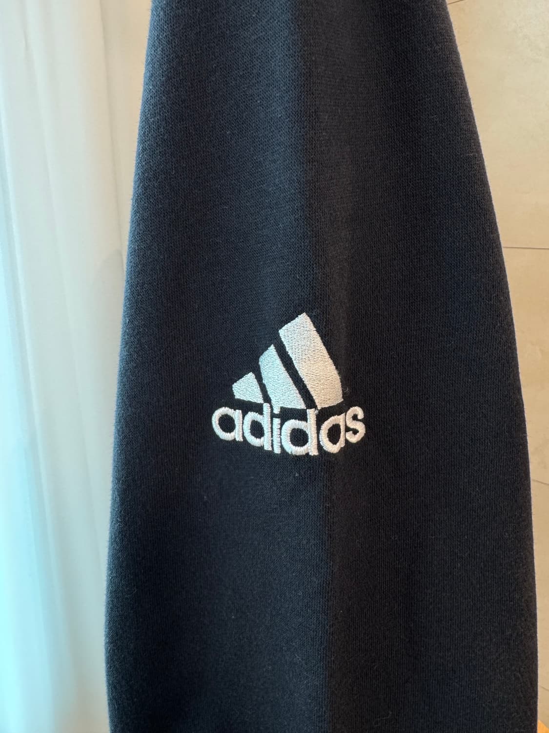 아디다스 맨투맨 블랙 남여공용 상품이미지2