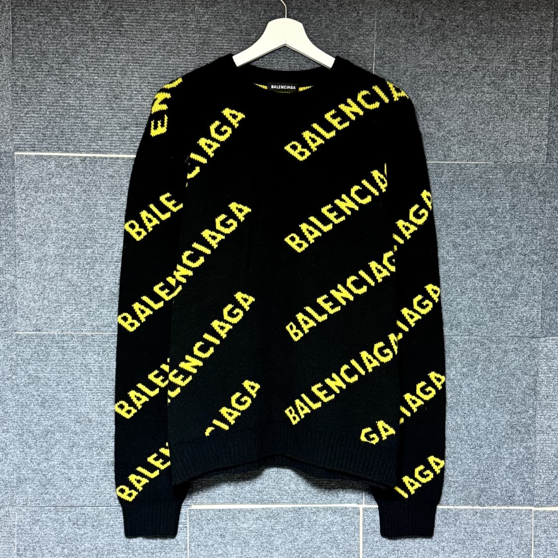 발렌시아가 니트 상품이미지1